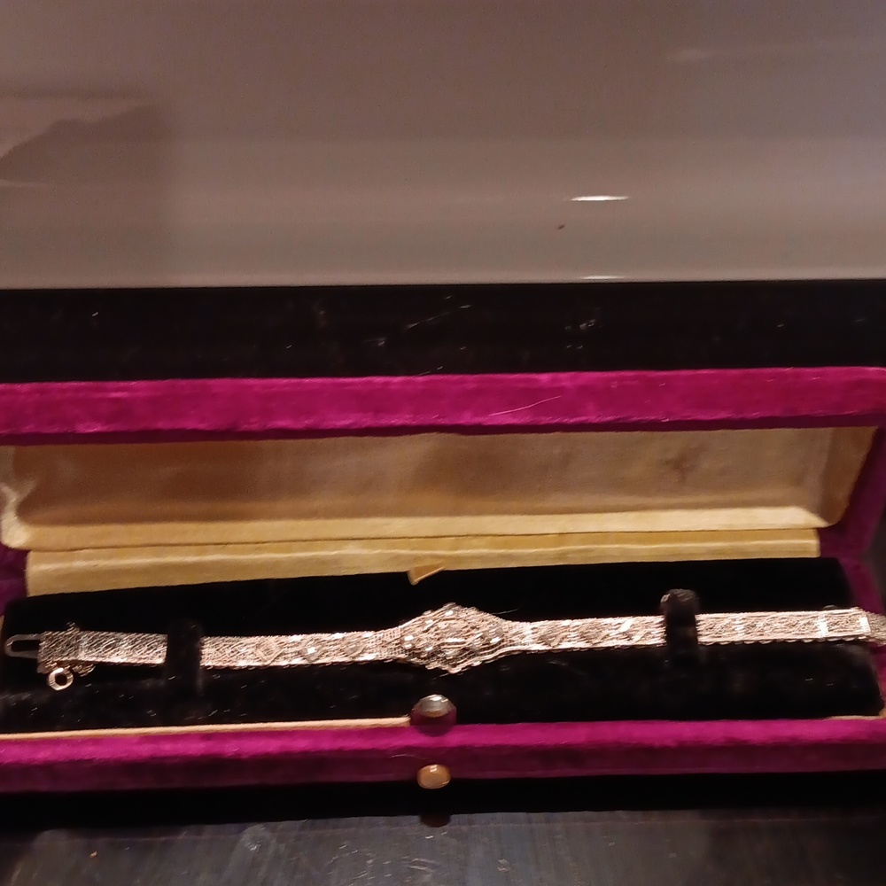 Antique 10k wg filigree bracelet with 15 old-mine round diamonds.